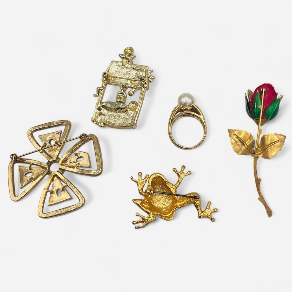 Lot Of 5 Gold Tone Pin Brooch Lapel Frog Rose Wishing Well Cross Pearl Ring - Picture 2 of 6